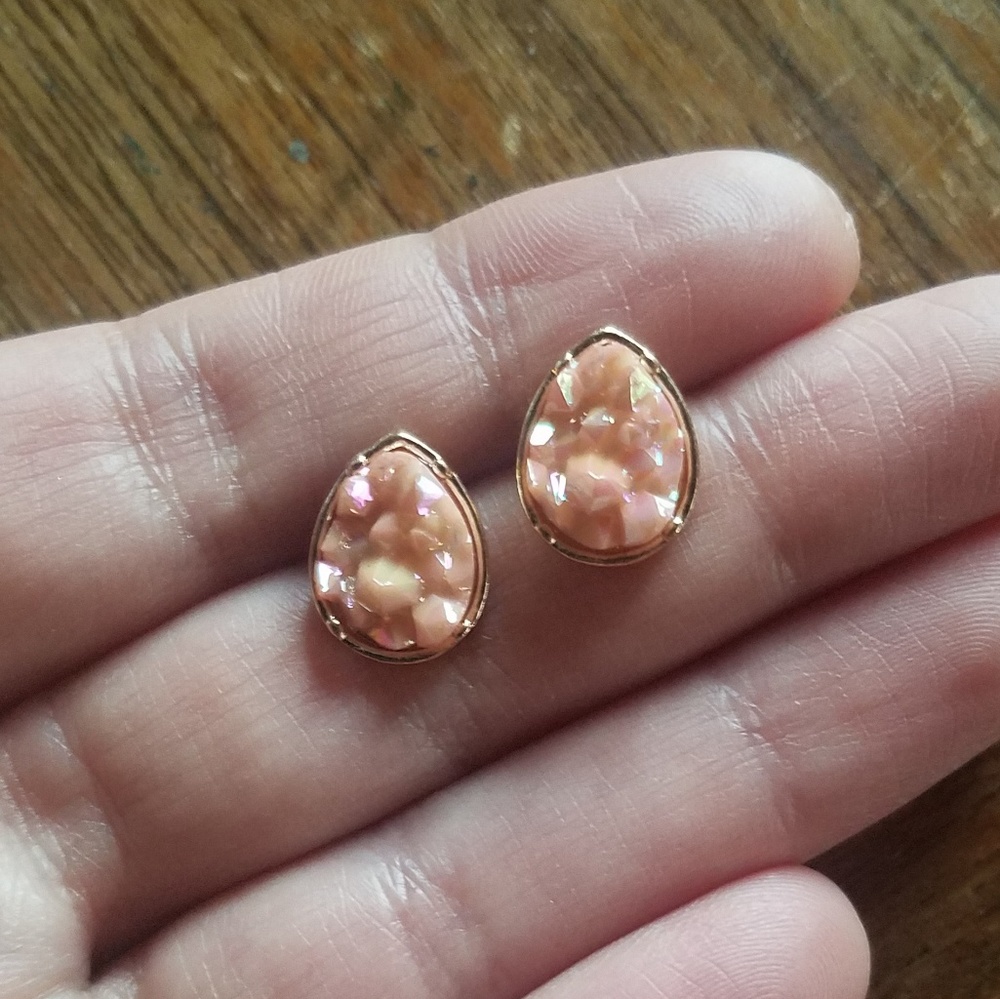 NWOT Light Pink & Gold Teardrop Druzy Studs - Picture 3 of 9